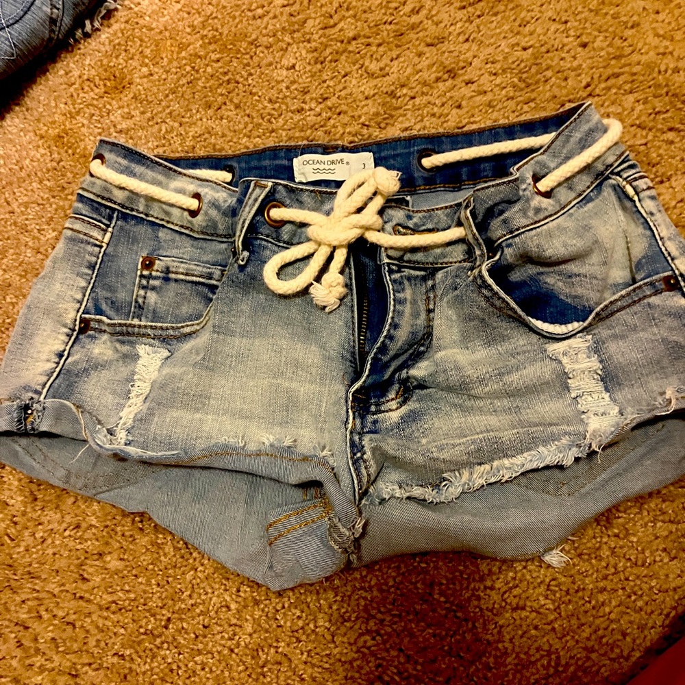 Cute jean shorts with rope belt